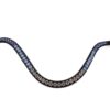 Frontriem Blue monday is een elegante frontriem met een schitterende combinatie van diepblauwe, zachtblauwe en heldere kristallen. De sierlijke, golvende vorm en het prachtige kleurverloop maken Blue Monday tot een stijlvolle blikvanger.