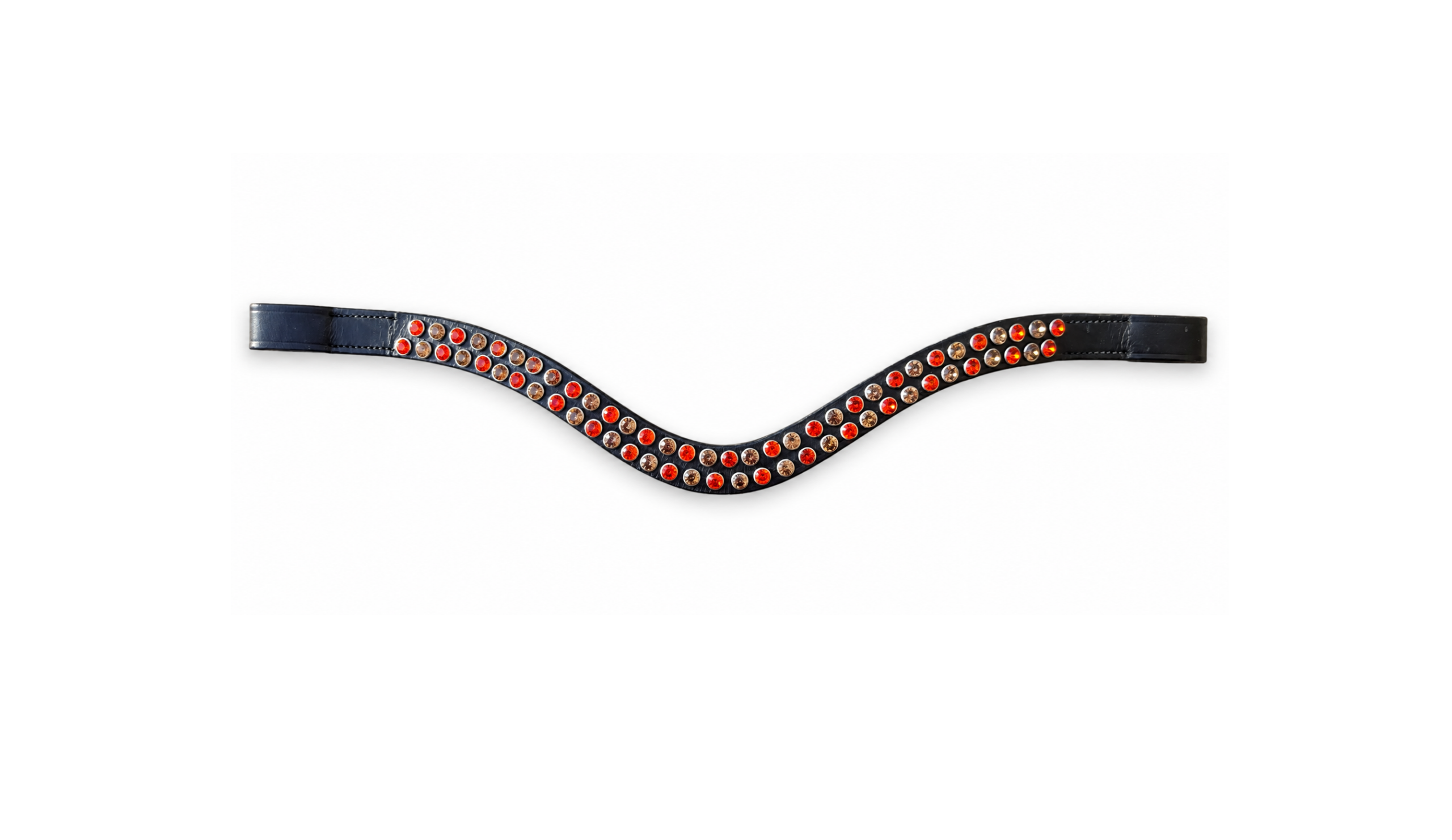 Frontriem Girl on Fire – Born to sparkle! Laat je paard schitteren met de Girl on Fire frontriem van Dutch Bling! Vurige rood-oranje en champagnekleurige kristallen op elegant zwart leer.