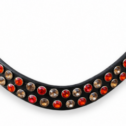 Frontriem Girl on Fire – Born to sparkle! Laat je paard schitteren met de Girl on Fire frontriem van Dutch Bling! Vurige rood-oranje en champagnekleurige kristallen op elegant zwart leer.